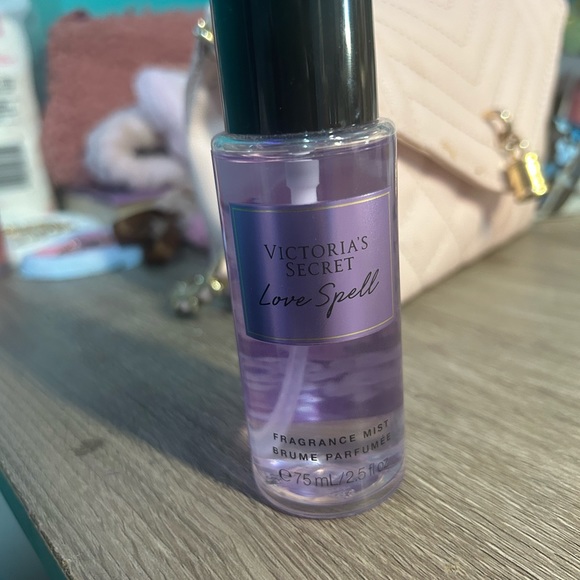 Victoria Secret Mini Fragrance Mist, Love Spell - Picture 1 of 2
